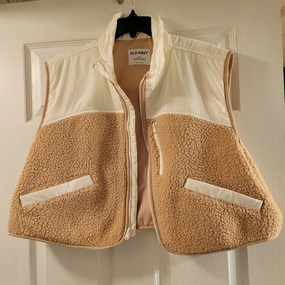 Old Navy Tan and White Sherpa Cropped Vest XXL